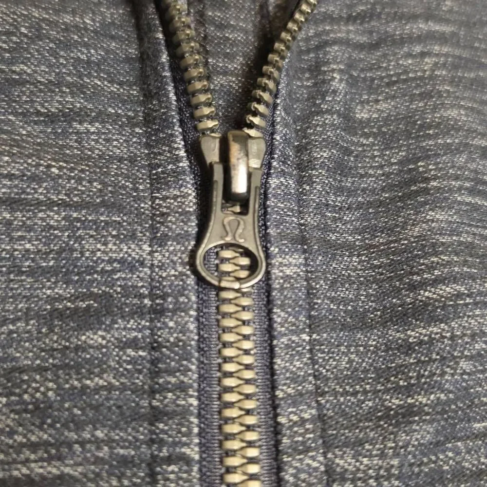 Lululemon Forme Jacket in a Slub Denim Inkwell color Size 10